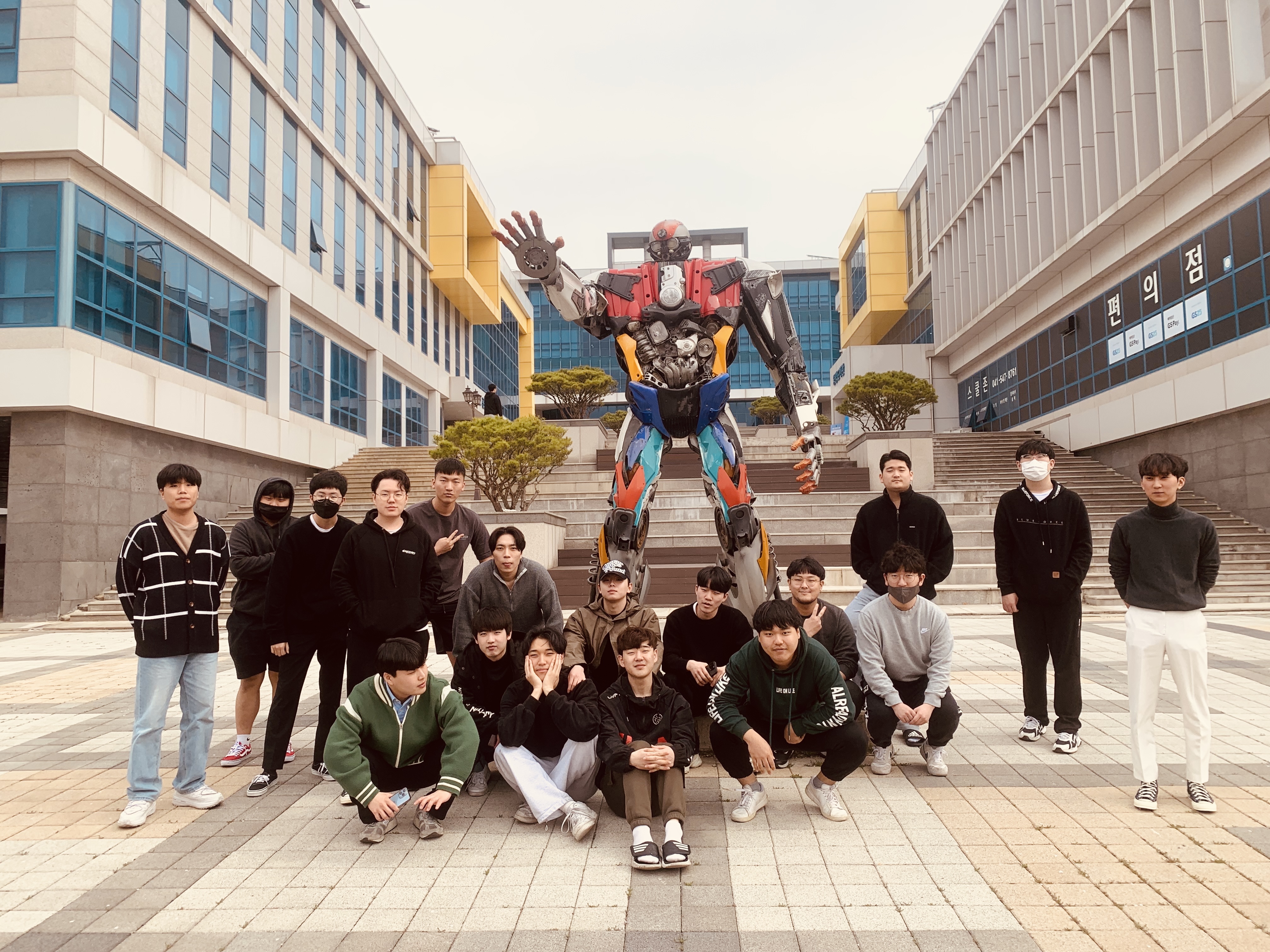 3학년 학생들과 함께한 아산캠퍼스의 벚꽃